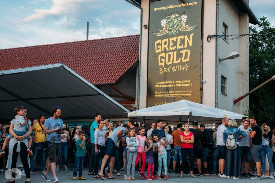 Prohlídka a ochutnávka piva v Green Gold Brewing company